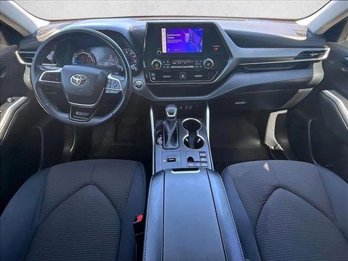 Used 2023 Toyota Highlander LE FWD image 16