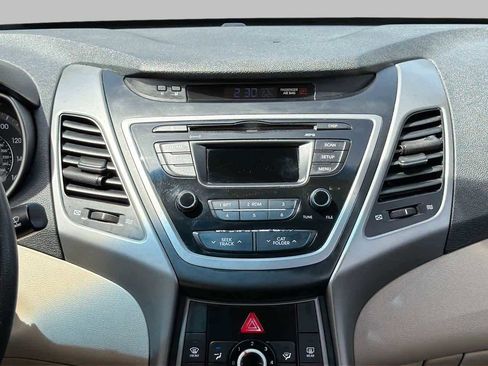 Used 2016 Hyundai Elantra SE image 14