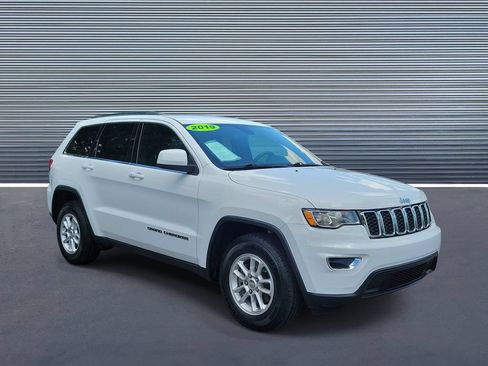Used 2019 Jeep Grand Cherokee Laredo RWD image 2