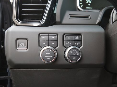 Used 2024 GMC Sierra 2500 AT4 w/ Max Trailering Package image 25