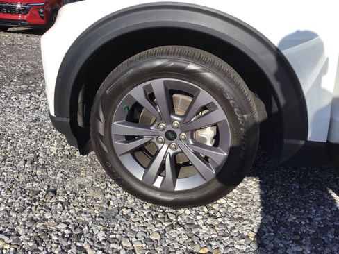 Used 2023 Ford Explorer XLT w/ Equipment Group 202A RWD image 10