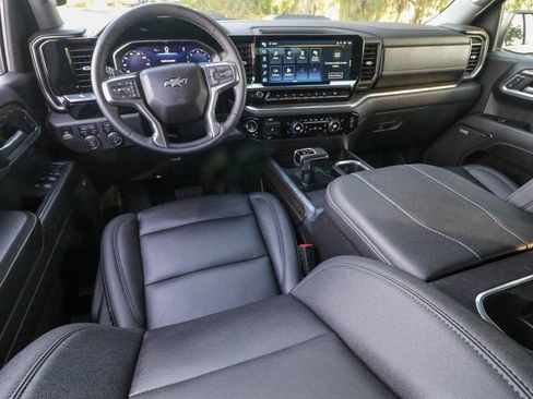 Used 2024 Chevrolet Silverado 1500 LT Trail Boss w/ Convenience Package II AWD/4WD image 16