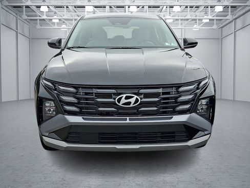 Used 2025 Hyundai Tucson SE AWD/4WD image 2