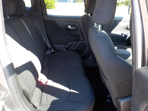 Used 2021 Jeep Renegade Latitude image 15