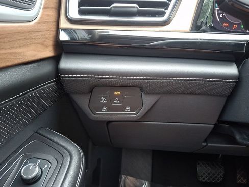 Used 2024 Volkswagen Atlas SE FWD image 23