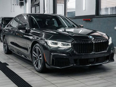 Used 2022 BMW 750i xDrive w/ Executive Package image 3
