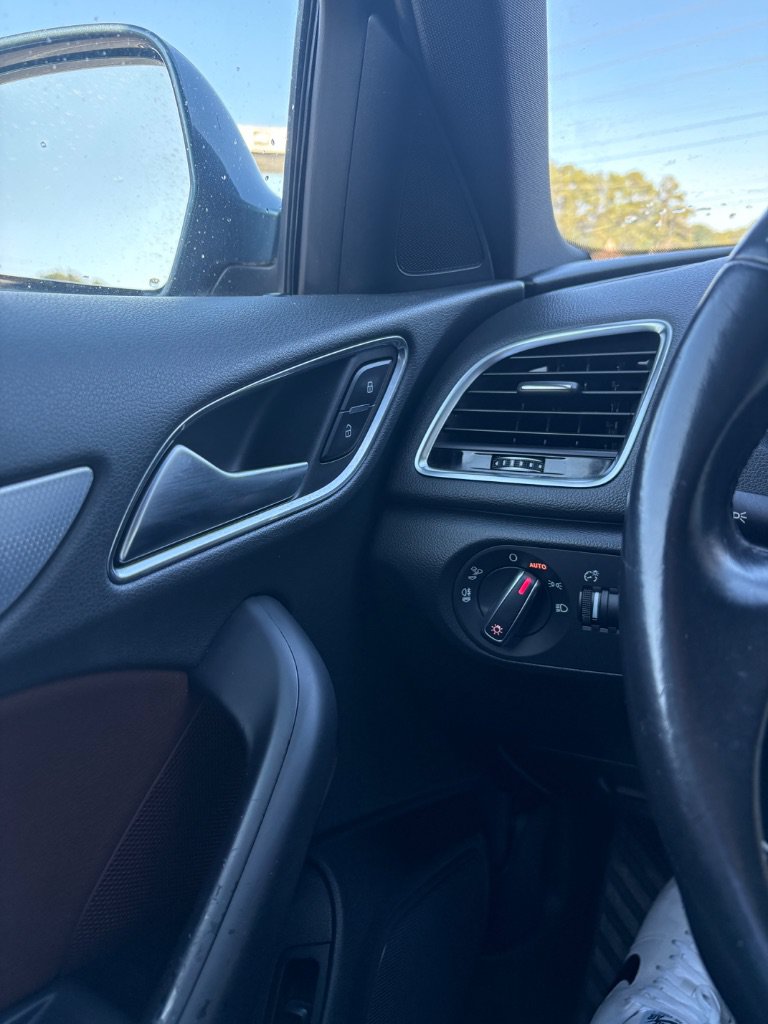 Used 2018 Audi Q3 2.0T Premium w/ Convenience Package FWD image 9