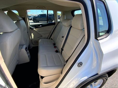 Used 2016 Volkswagen Tiguan S image 20