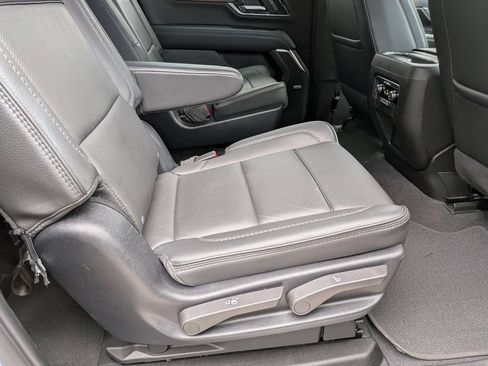 Used 2025 GMC Yukon XL Denali AWD/4WD image 30