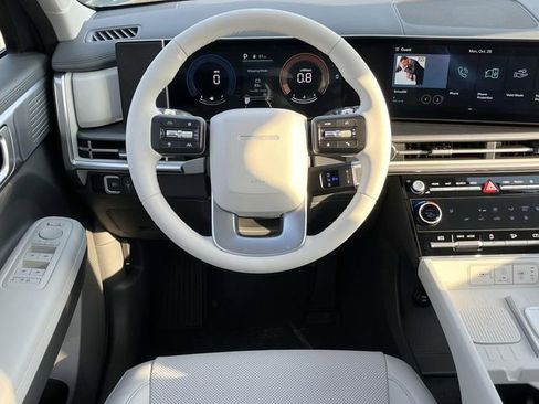 Used 2025 Hyundai Santa Fe SEL FWD image 16