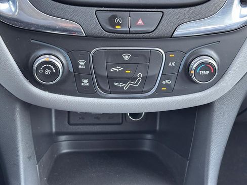 Used 2022 Chevrolet Equinox LS w/ LS Convenience Package image 23