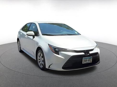 Used 2025 Toyota Corolla LE FWD image 3