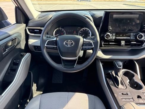 Used 2023 Toyota Highlander LE image 20