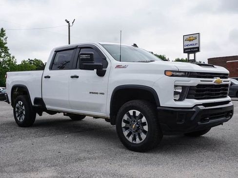 Used 2024 Chevrolet Silverado 2500 Custom w/ Z71 Off-Road Package AWD/4WD image 2
