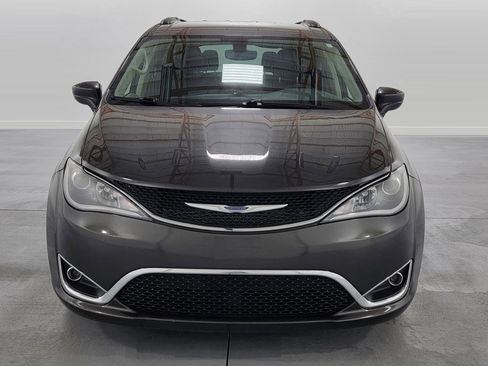 Used 2020 Chrysler Pacifica Touring-L image 3
