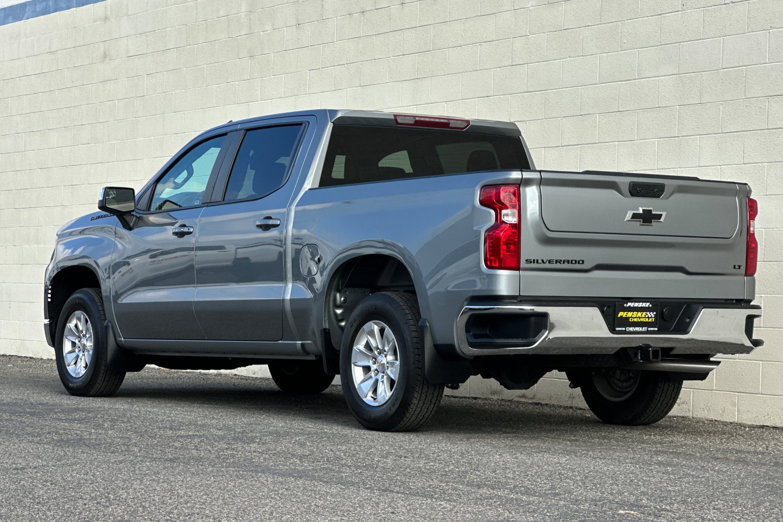 Used 2025 Chevrolet Silverado 1500 LT w/ LPO, Dark Essentials Package RWD image 6