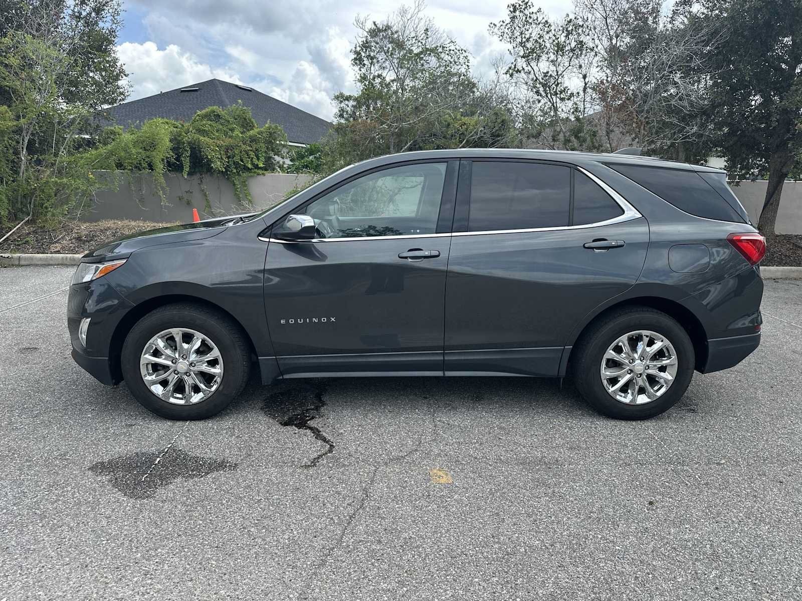 Used 2019 Chevrolet Equinox LT FWD image 3