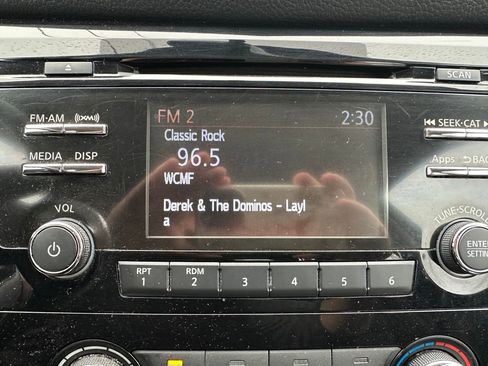 Used 2016 Nissan Rogue S image 4