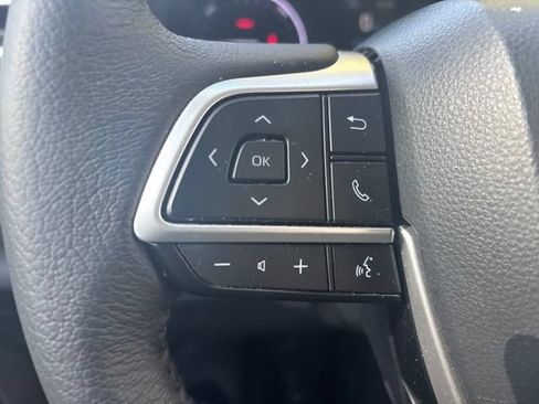 Used 2023 Toyota Sienna XLE FWD image 18