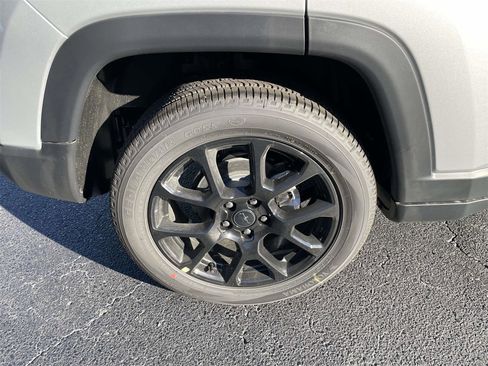 New 2026 Jeep Compass Latitude image 36