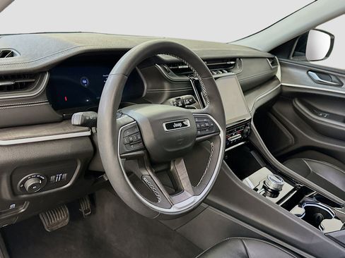 Used 2023 Jeep Grand Cherokee Limited image 18