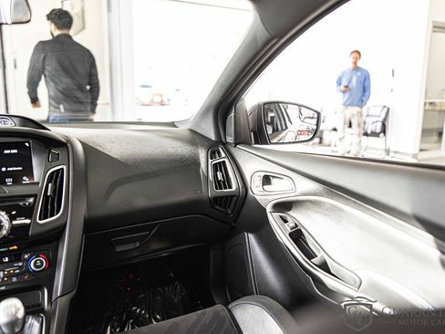 Used 2017 Ford Focus RS image 41