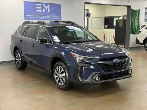 Used 2023 Subaru Outback Premium AWD/4WD image 2