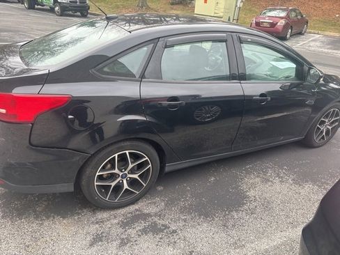 Used 2018 Ford Focus SEL w/ Cold Weather Package image 4