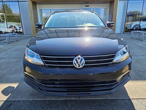 Used 2016 Volkswagen Jetta SE FWD image 2
