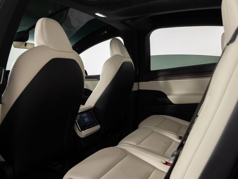 Used 2023 Tesla Model X AWD/4WD image 20