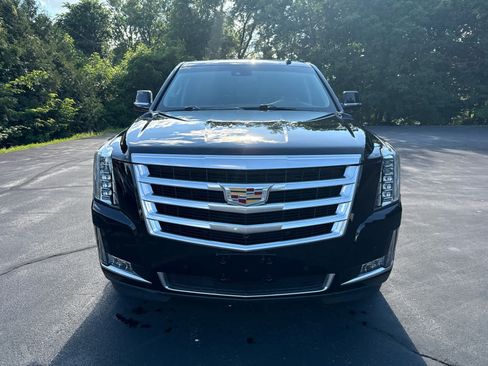Used 2019 Cadillac Escalade Luxury AWD/4WD image 8