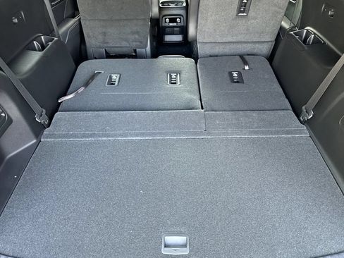 Used 2025 GMC Acadia Elevation w/ Elevation Premium Package FWD image 13