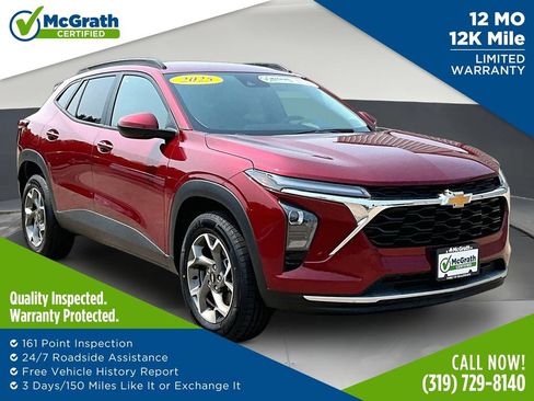 Used 2025 Chevrolet Trax LT FWD image 1