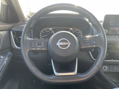 Used 2023 Nissan Rogue SL image 17