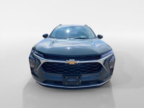 New 2026 Chevrolet Trax LT w/ LT Convenience Package FWD image 8