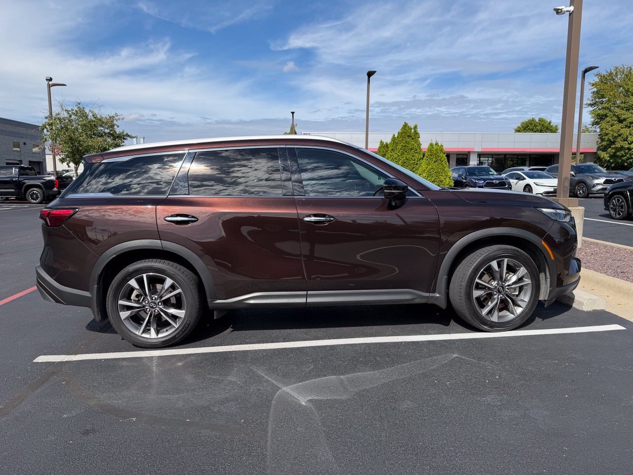 Used 2022 INFINITI QX60 Luxe w/ Cargo Package AWD/4WD image 2