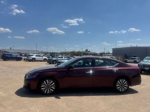 Certified 2024 Nissan Altima 2.5 SV FWD image 11
