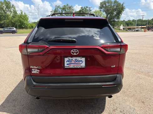 Used 2020 Toyota RAV4 LE FWD image 16