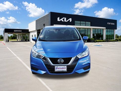 Used 2020 Nissan Versa SV FWD image 2