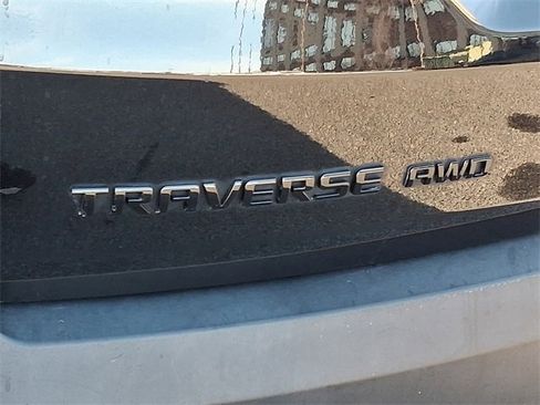 Used 2022 Chevrolet Traverse RS image 32
