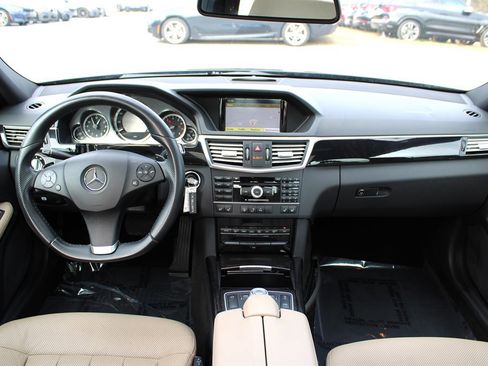 Used 2011 Mercedes-Benz E 550 4MATIC Sedan image 11