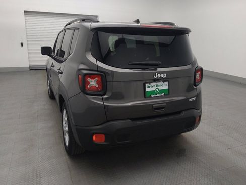 Used 2018 Jeep Renegade Latitude FWD image 6