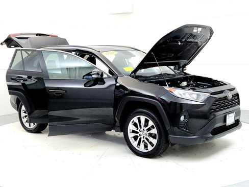 Used 2021 Toyota RAV4 XLE Premium AWD/4WD image 12