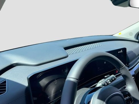 New 2026 Kia Carnival FWD image 9