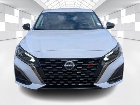 Certified 2024 Nissan Altima 2.5 SR image 2