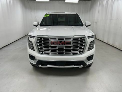 Used 2025 GMC Yukon Denali w/ Denali Reserve Package AWD/4WD image 3