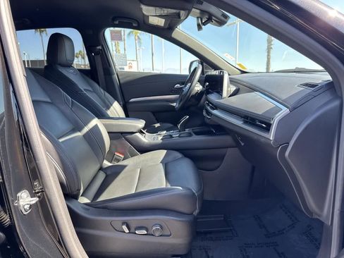 Used 2024 Cadillac XT4 Premium Luxury image 37