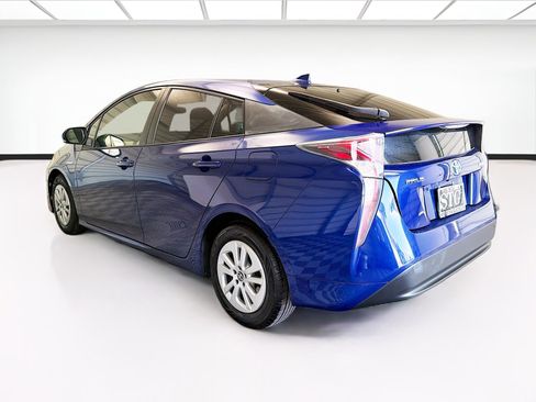 Used 2016 Toyota Prius Two w/ Preferred Accessory Package FWD image 6