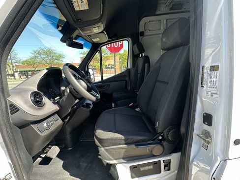 Used 2022 Mercedes-Benz Sprinter 2500 image 17