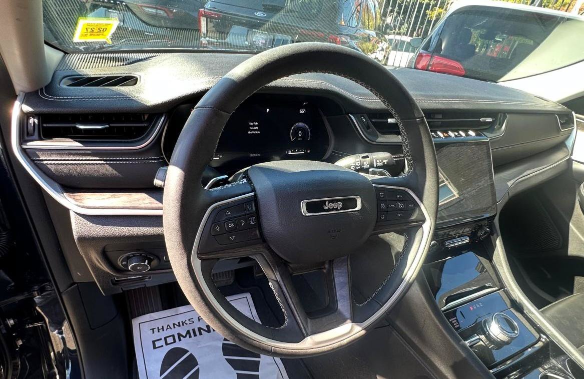 Used 2023 Jeep Grand Cherokee L Limited AWD/4WD image 8